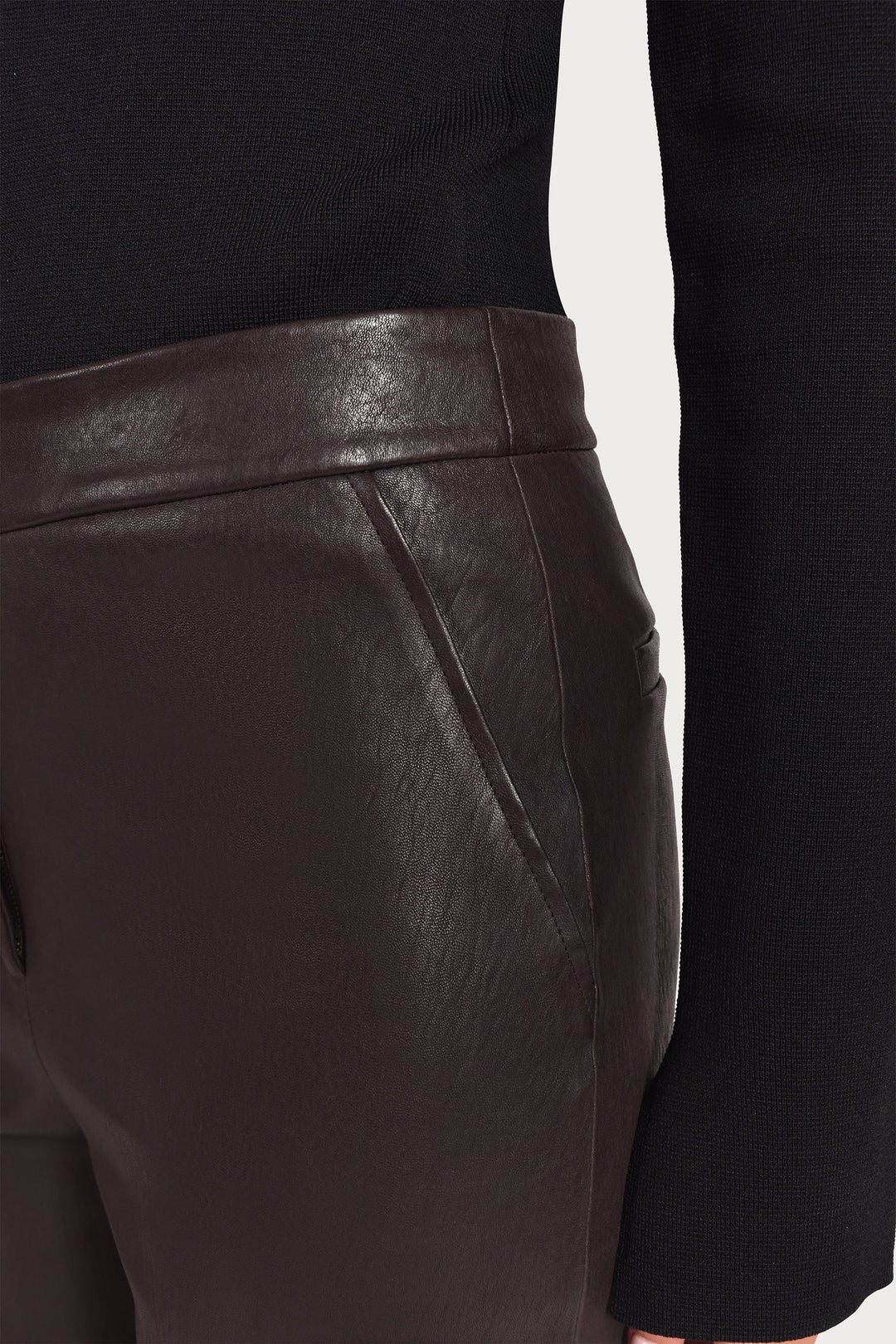 Husk CROP LEATHER - Chocolate