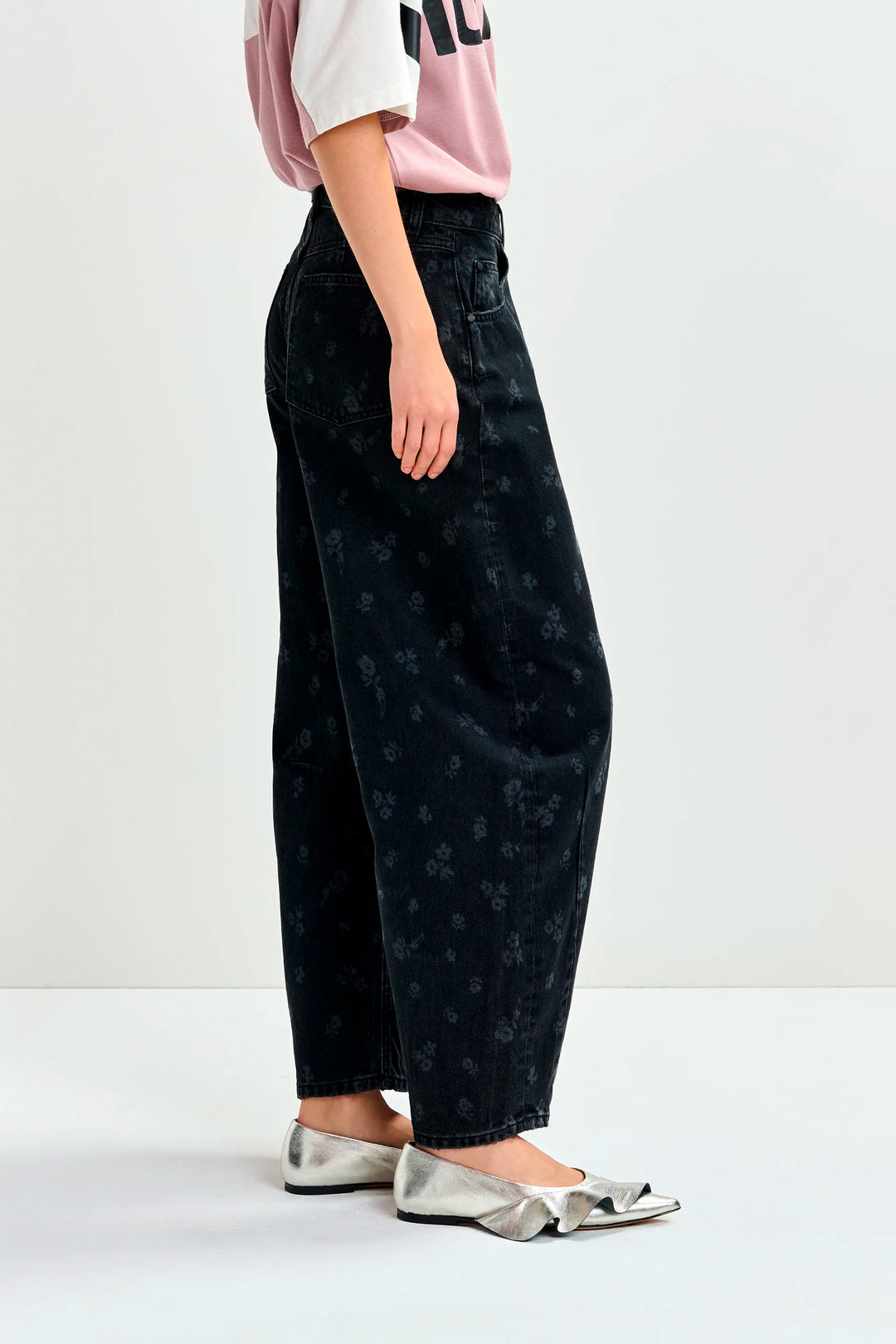 Essentiel Antwerp Barrel Jeans - Black