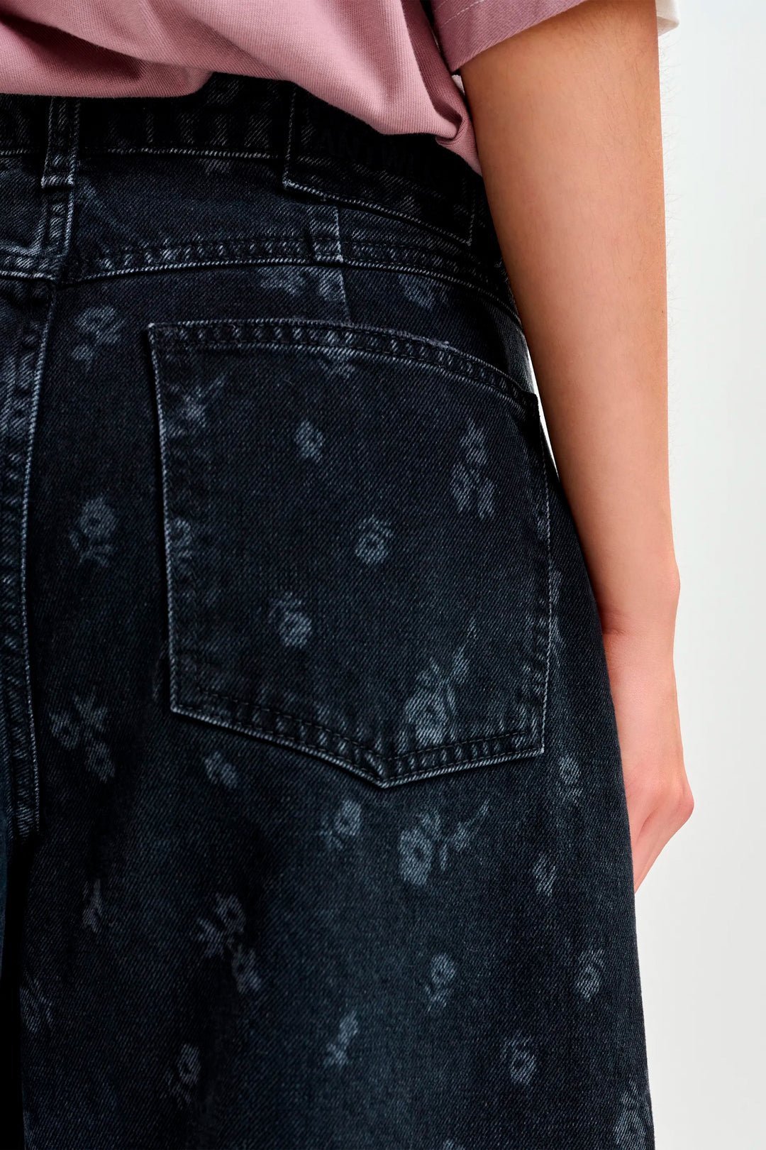 Essentiel Antwerp Barrel Jeans - Black