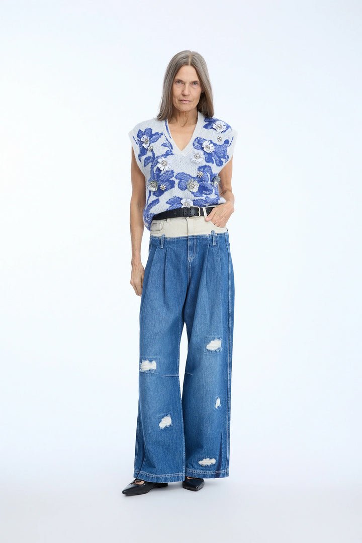 Munthe Nurulia Vest